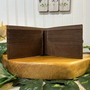 New Classic Brown Leather Bi-Fold Wallet for Men